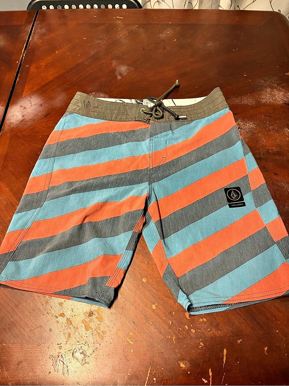 Volcom Men's Striped Board Shorts Size 27
